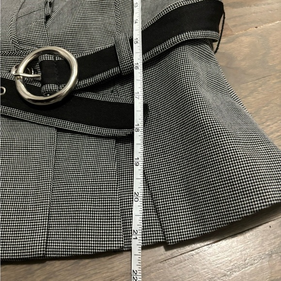 WHBM Black & White Belted Cropped Blazer. Size 2. Excellent condition! - Picture 7 of 10